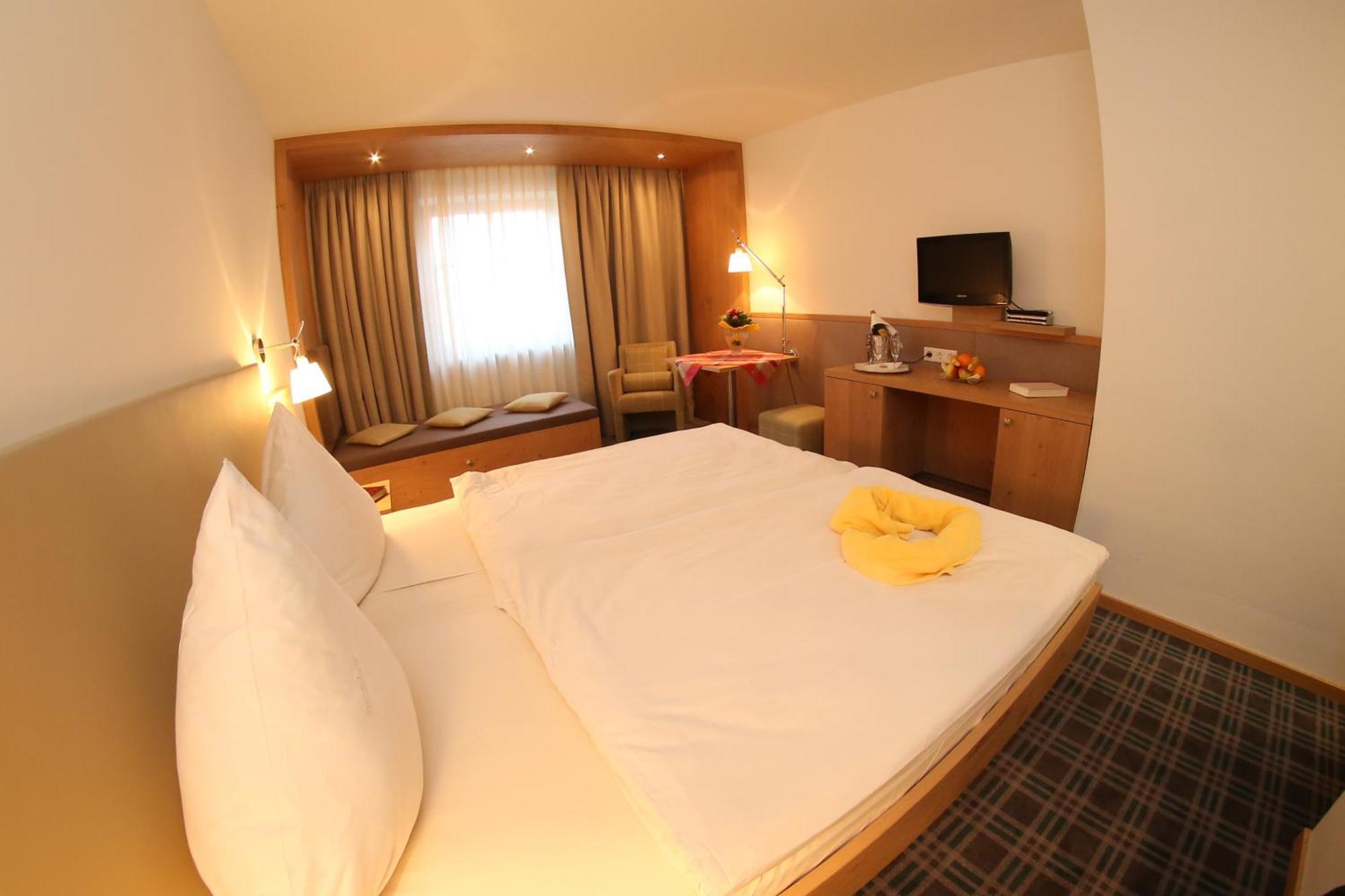 Hotel-Landgasthof Schuster غريدينغ المظهر الخارجي الصورة