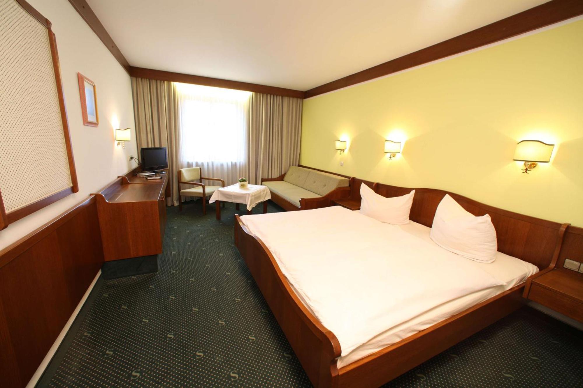Hotel-Landgasthof Schuster غريدينغ المظهر الخارجي الصورة