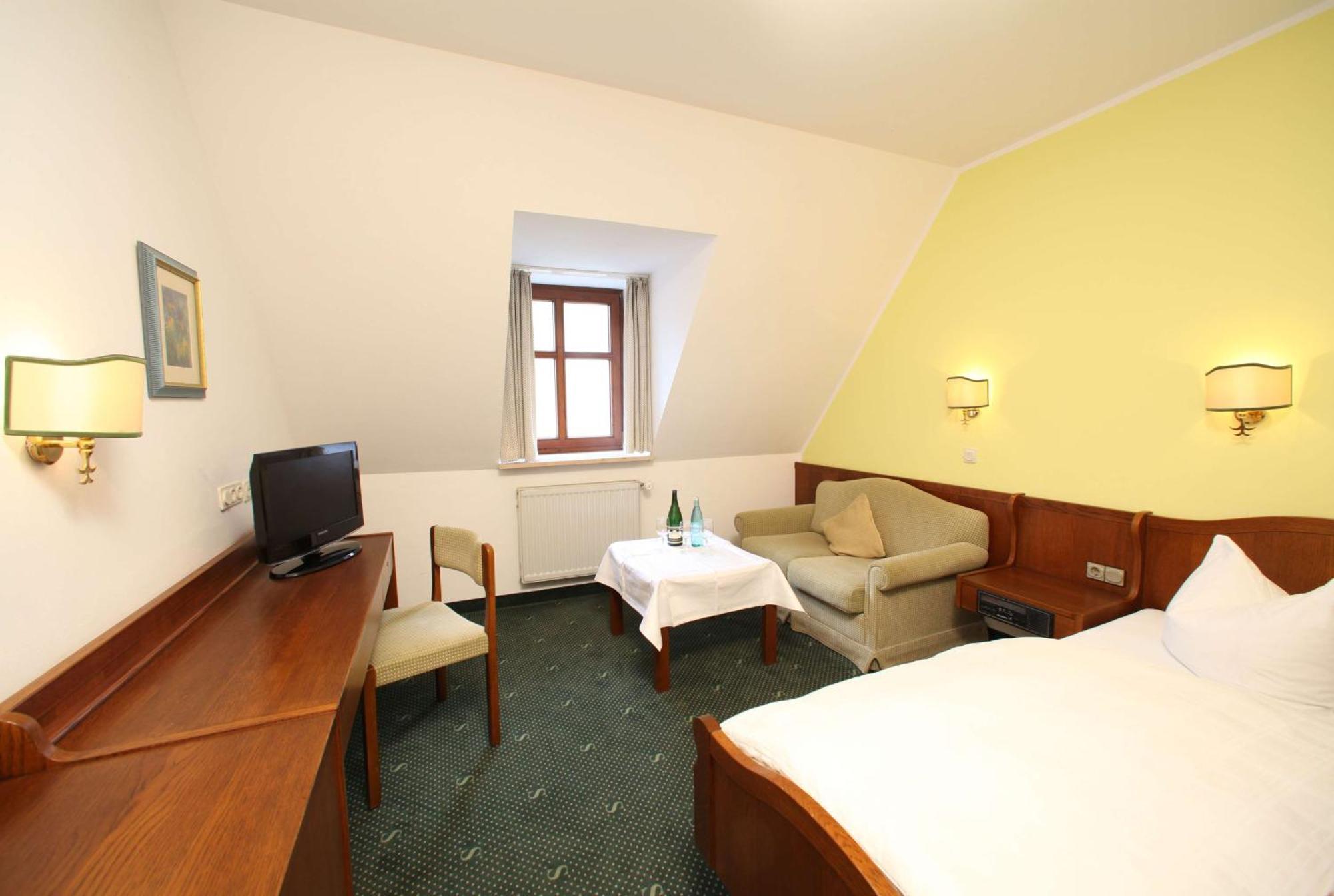 Hotel-Landgasthof Schuster غريدينغ المظهر الخارجي الصورة