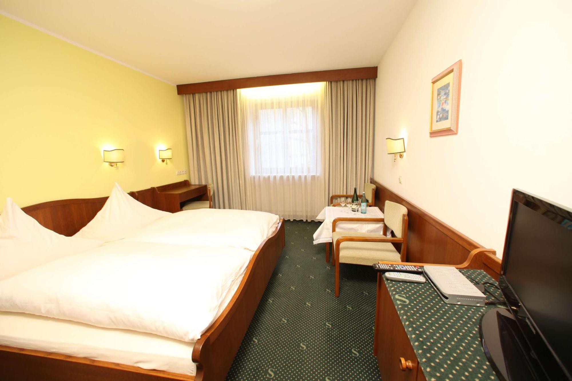 Hotel-Landgasthof Schuster غريدينغ المظهر الخارجي الصورة